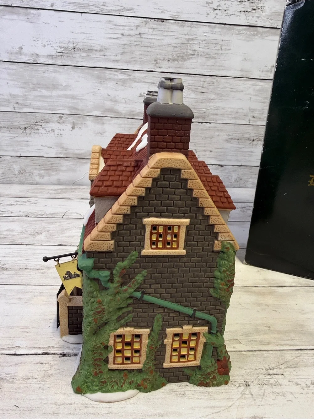Dept 56 DEDLOCK ARMS Christmas Village with light and box complete